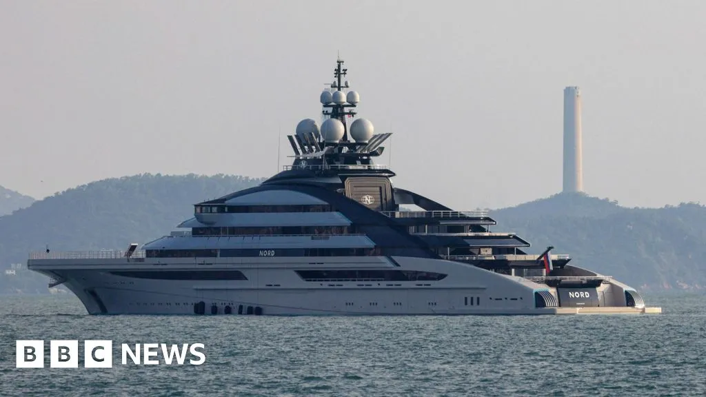 Russian superyacht linked to Putin ally passes through Strait of Hormuz despite blockade