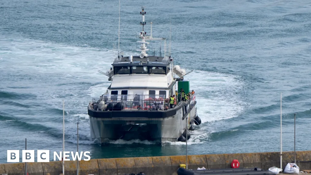 French coastguard rescues more than 100 migrants crossing the Channel