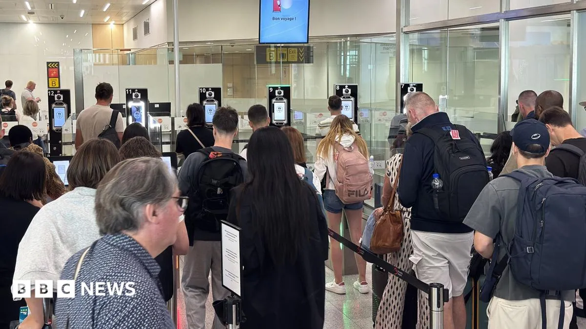 EU's shiny new border tech might ruin your summer holiday and airport bosses are losing their minds