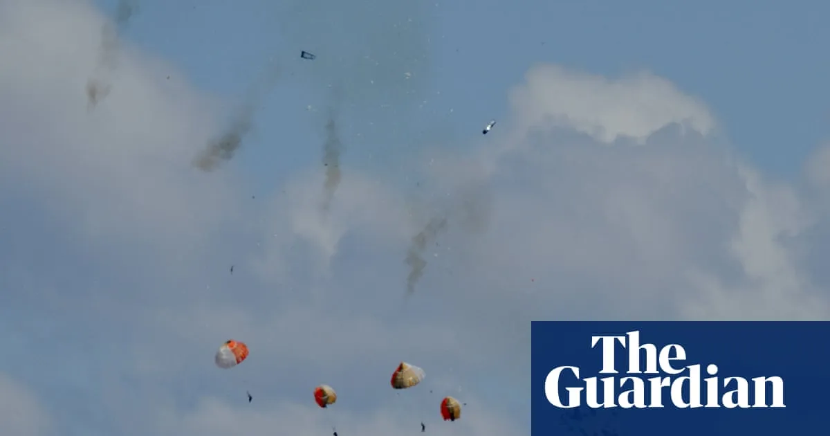 Two EA-18G Growler jets collide mid-air at Idaho air show, four parachutes spotted