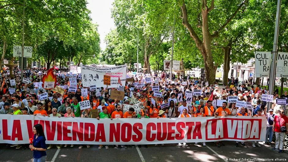 Thousands of Spaniards take to the streets because apparently paying rent and eating are both luxuries now