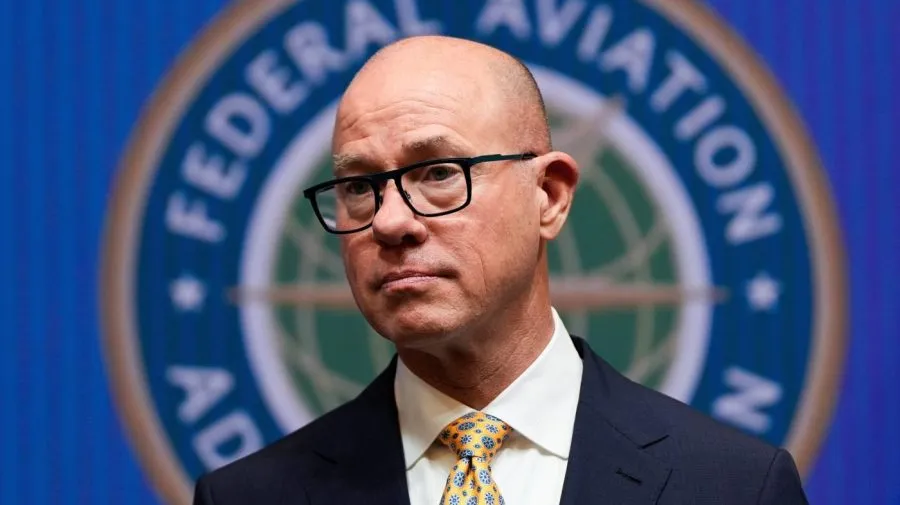 Senate Democrats call for probe into FAA chief's stock divestiture
