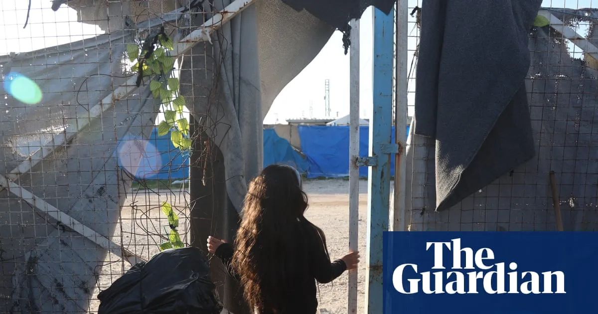 Australia's most awkward homecoming: 13 alleged IS-linked women and kids finally heading back down under