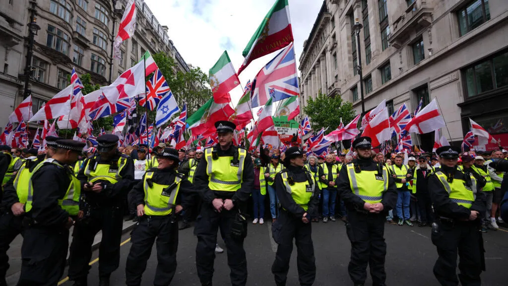 Thousands take to London streets as pro-Palestine and far-right demonstrations converge