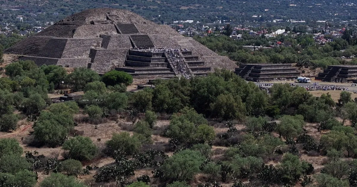 Gunman kills Canadian tourist and injures six at Mexico's Teotihuacan pyramids